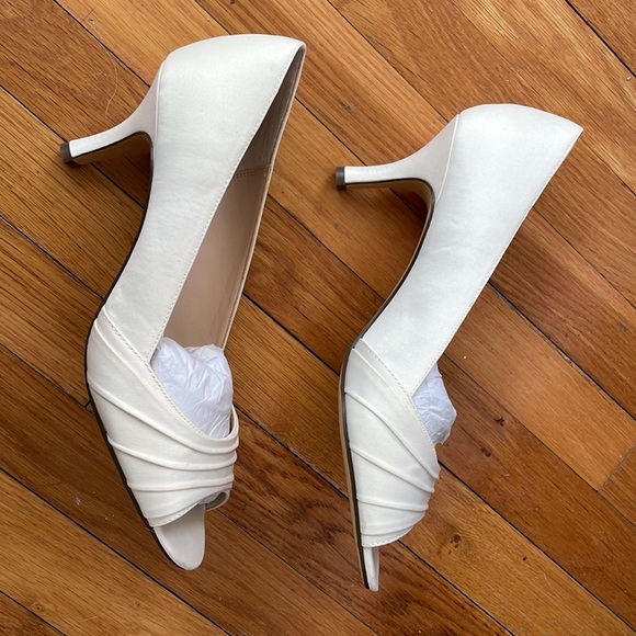 Nina Chezare-LS ivory luster satin size 9.5 Never Worn - Picture 3 of 5